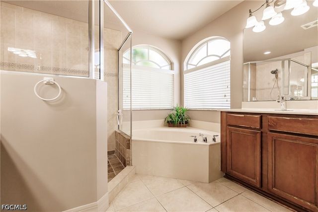 3573 Malagrotta CIR, Cape Coral, FL 33909