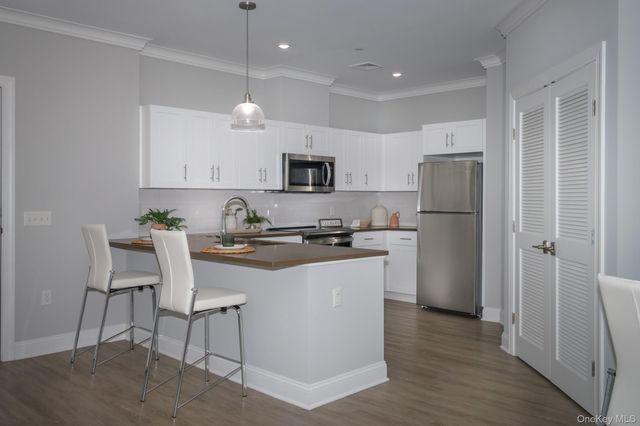 2070 E Hoffman Avenue 2070, Lindenhurst, NY 11757