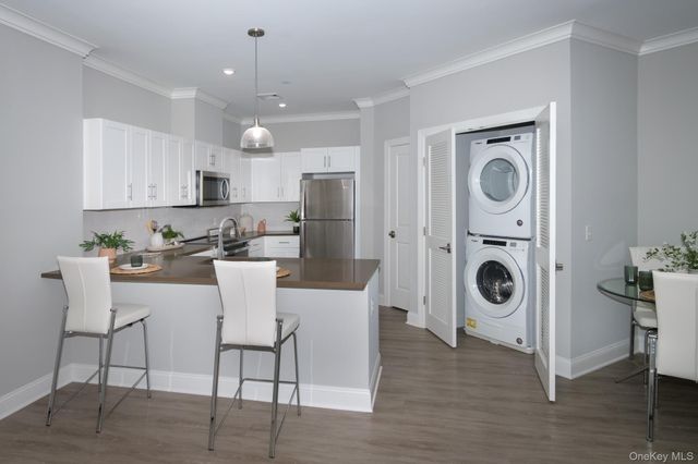 2070 E Hoffman Avenue 2070, Lindenhurst, NY 11757