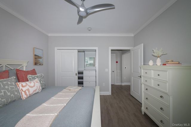 2070 E Hoffman Avenue 2070, Lindenhurst, NY 11757