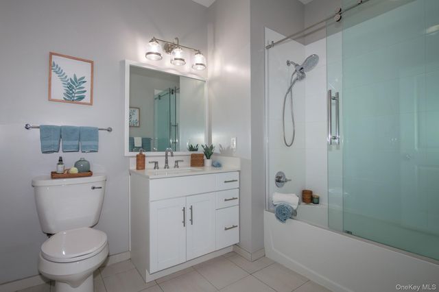 2070 E Hoffman Avenue 2070, Lindenhurst, NY 11757