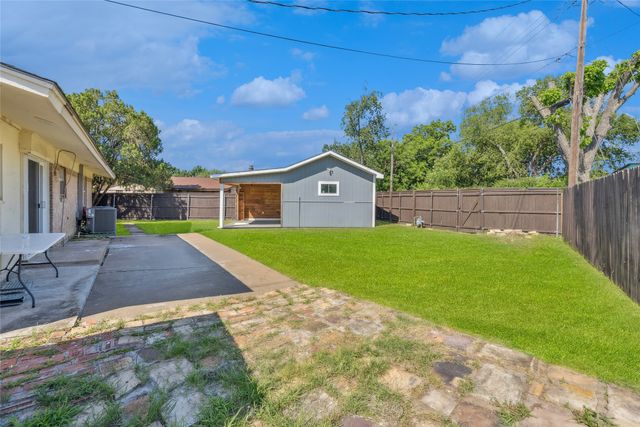 2425 Misty Lane, Carrollton, TX 75006