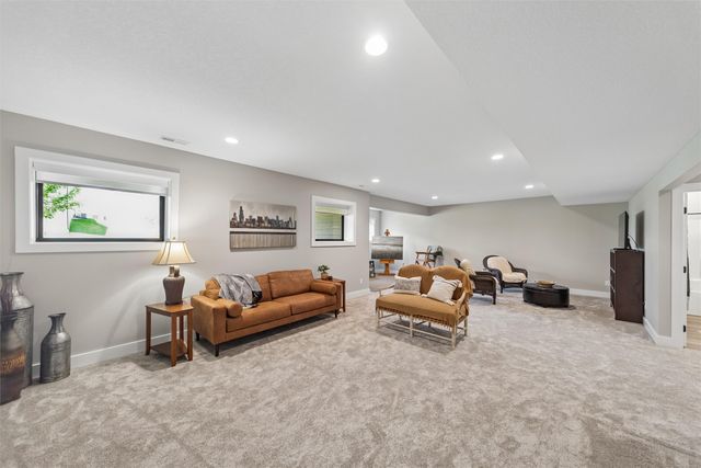 17985 Tanglewood Drive, Clive, IA 50325