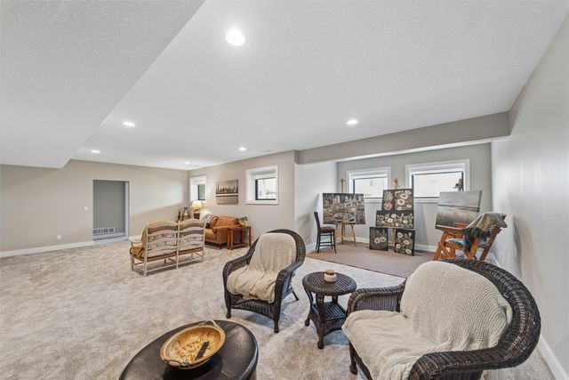 17985 Tanglewood Drive, Clive, IA 50325