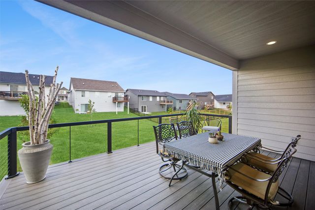17985 Tanglewood Drive, Clive, IA 50325