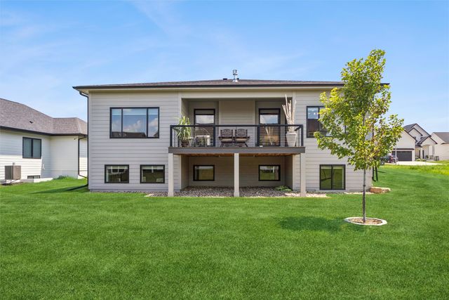 17985 Tanglewood Drive, Clive, IA 50325