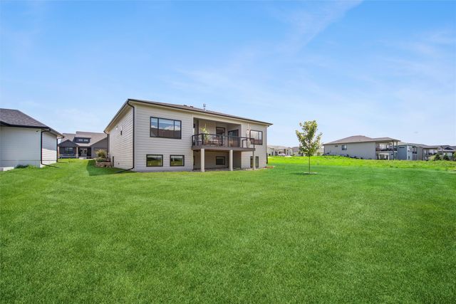17985 Tanglewood Drive, Clive, IA 50325