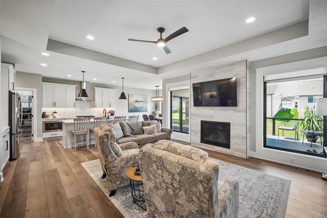 17985 Tanglewood Drive, Clive, IA 50325