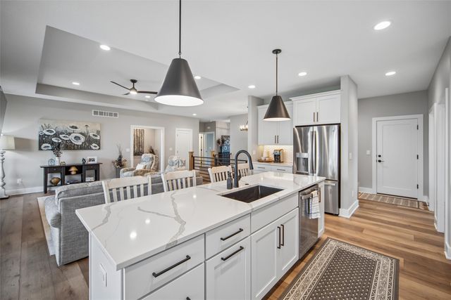 17985 Tanglewood Drive, Clive, IA 50325