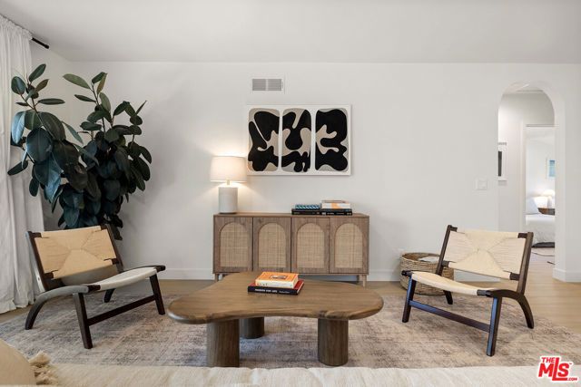 23649 Emelita Street, Woodland Hills (los Angeles), CA 91367