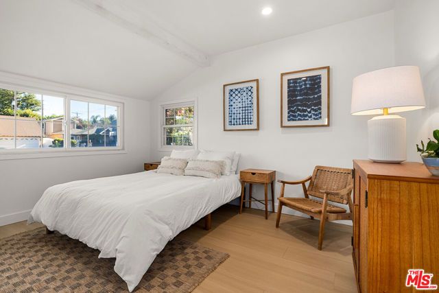 23649 Emelita Street, Woodland Hills (los Angeles), CA 91367