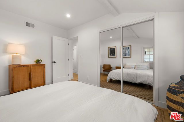 23649 Emelita Street, Woodland Hills (los Angeles), CA 91367