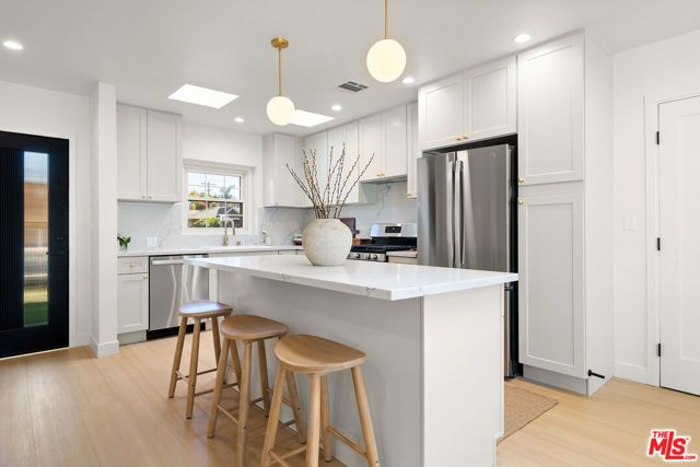 23649 Emelita Street, Woodland Hills (los Angeles), CA 91367