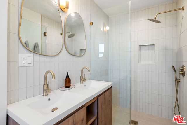 23649 Emelita Street, Woodland Hills (los Angeles), CA 91367