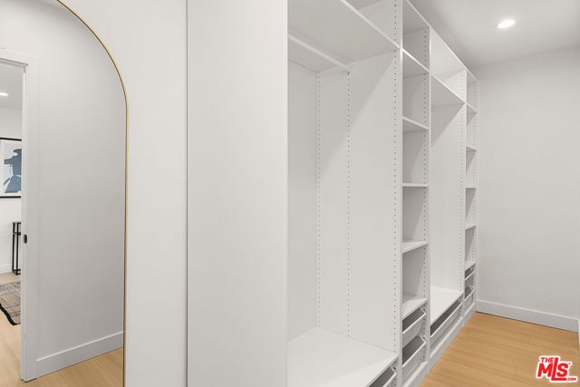 23649 Emelita Street, Woodland Hills (los Angeles), CA 91367