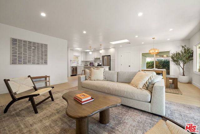 23649 Emelita Street, Woodland Hills (los Angeles), CA 91367