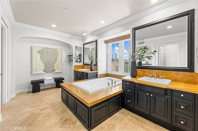 28 Blue Summit, Irvine, CA 92603