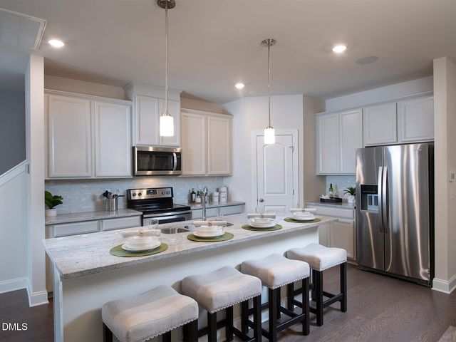 802 Stream View Court, Mebane, NC 27302