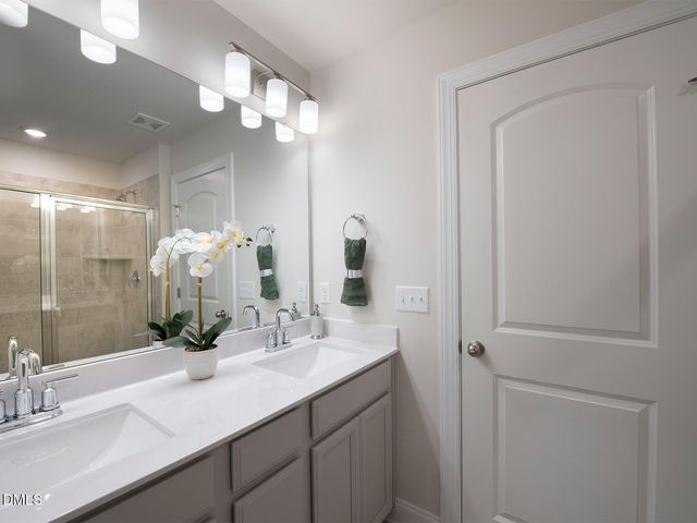 802 Stream View Court, Mebane, NC 27302