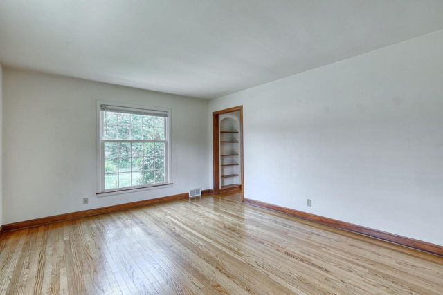 833 Robertson STREET, Wauwatosa, WI 53213