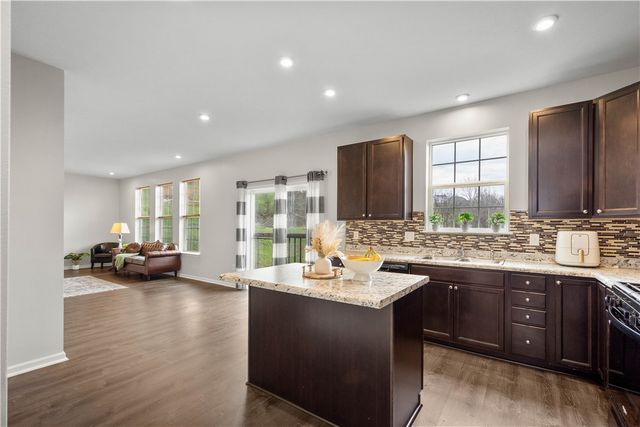 829 Frickwood Dr, South Park, PA 15129