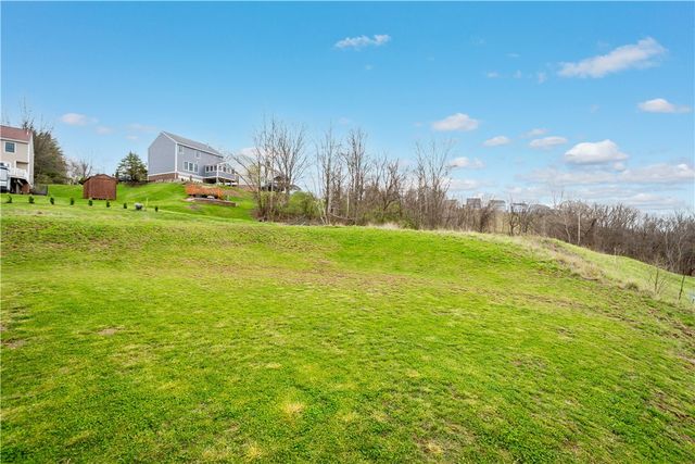 829 Frickwood Dr, South Park, PA 15129