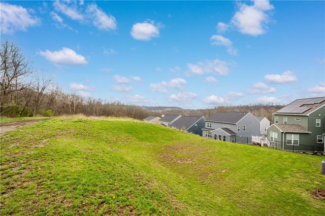 829 Frickwood Dr, South Park, PA 15129