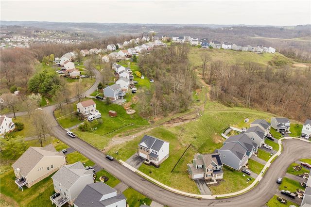 829 Frickwood Dr, South Park, PA 15129