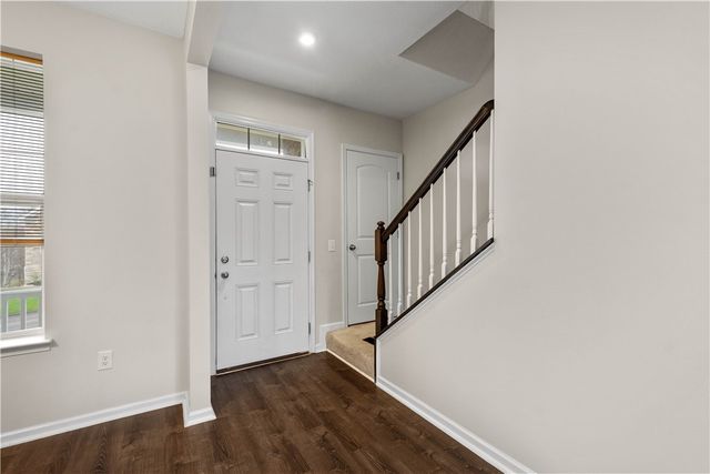 829 Frickwood Dr, South Park, PA 15129