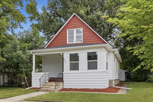 612 Elm Street S, Moorhead, MN 56560