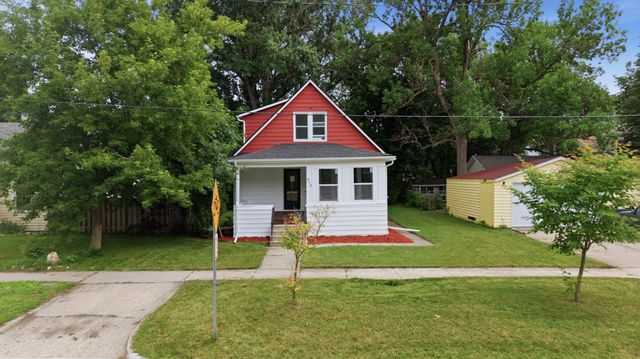 612 Elm Street S, Moorhead, MN 56560
