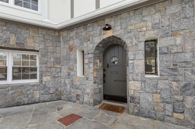 118 Soundview Avenue, White Plains, NY 10606