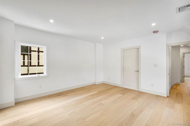 118 Soundview Avenue, White Plains, NY 10606