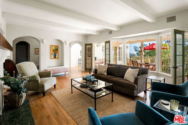 7050 La Presa Drive, Los Angeles, CA 90068