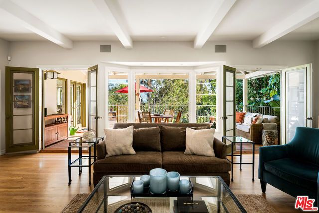 7050 La Presa Drive, Los Angeles, CA 90068