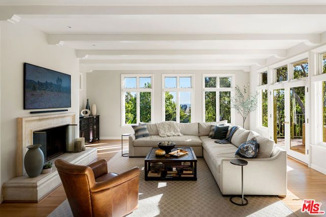 7050 La Presa Drive, Los Angeles, CA 90068