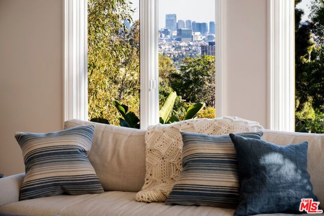 7050 La Presa Drive, Los Angeles, CA 90068