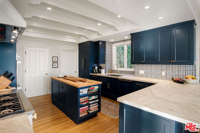 7050 La Presa Drive, Los Angeles, CA 90068