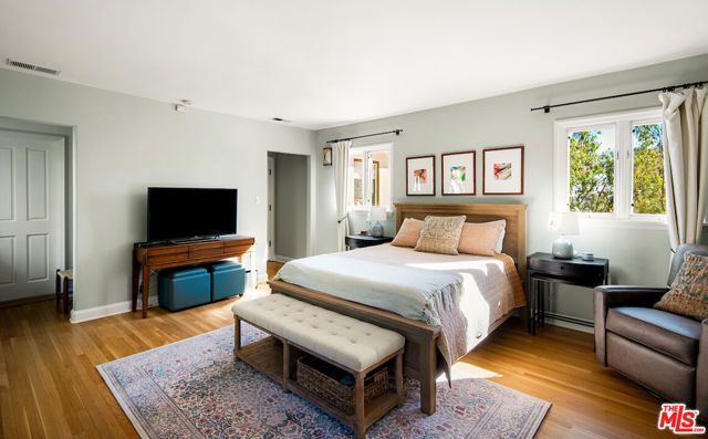 7050 La Presa Drive, Los Angeles, CA 90068