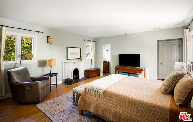 7050 La Presa Drive, Los Angeles, CA 90068