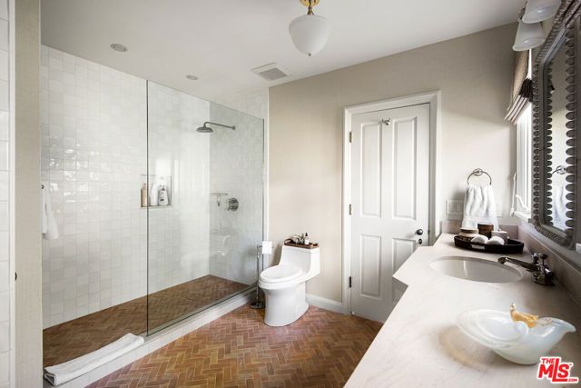 7050 La Presa Drive, Los Angeles, CA 90068