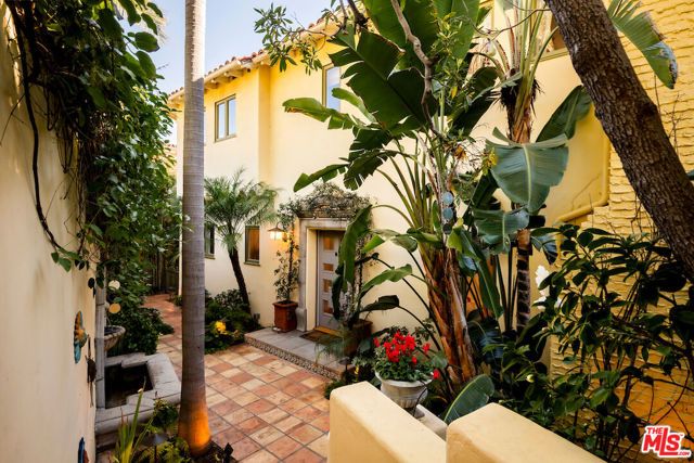 7050 La Presa Drive, Los Angeles, CA 90068