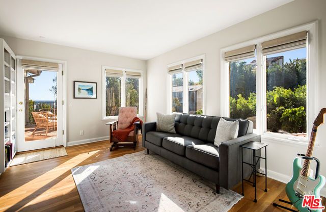 7050 La Presa Drive, Los Angeles, CA 90068