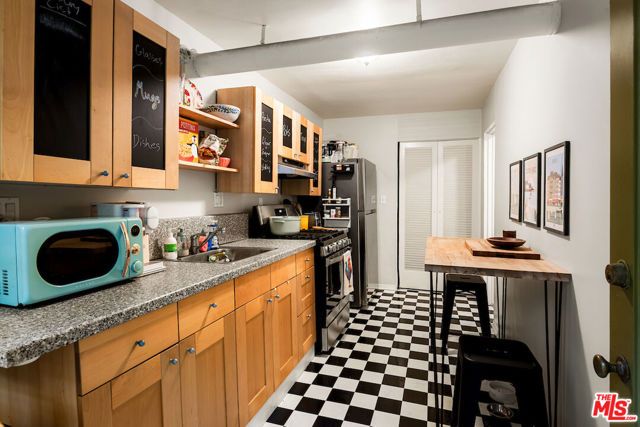 7050 La Presa Drive, Los Angeles, CA 90068