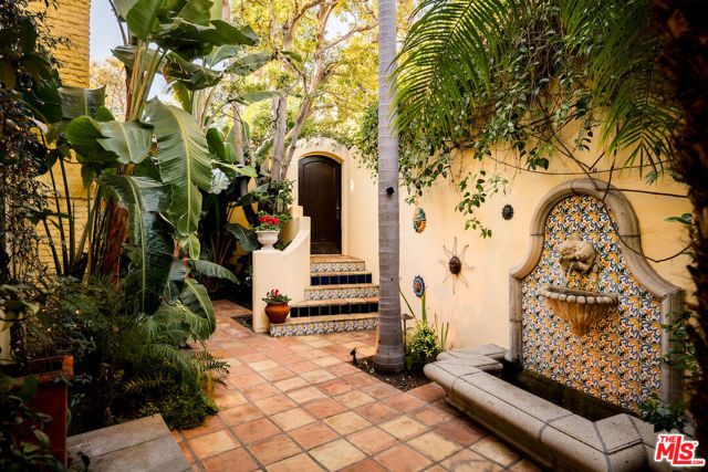 7050 La Presa Drive, Los Angeles, CA 90068