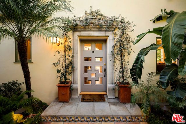 7050 La Presa Drive, Los Angeles, CA 90068