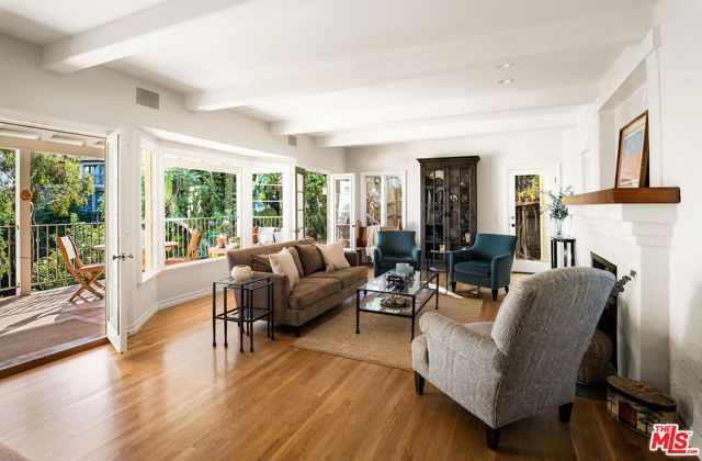 7050 La Presa Drive, Los Angeles, CA 90068