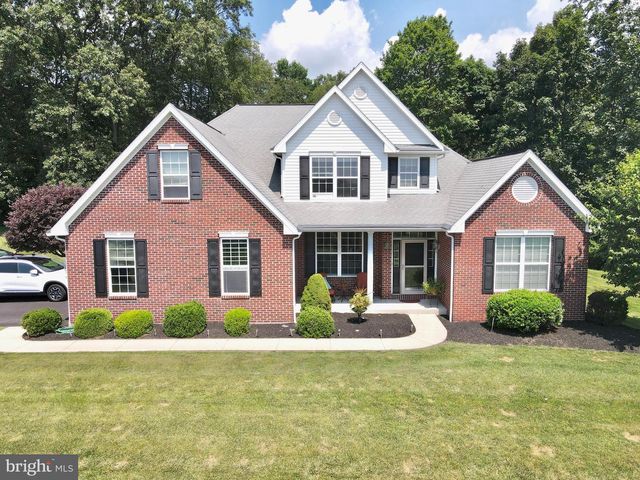 4 AUSTIN DR, Robesonia, PA 19551