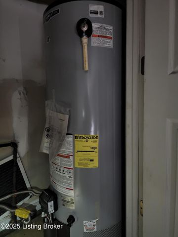 1323 Forest Dr, Louisville, KY 40219