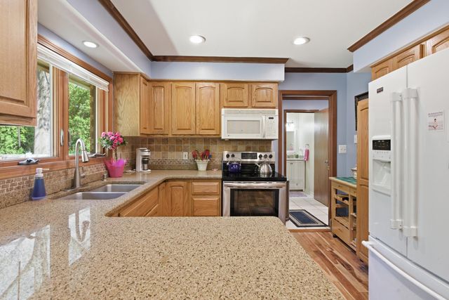48797 Lansdowne Court, Shelby Twp, MI 48317